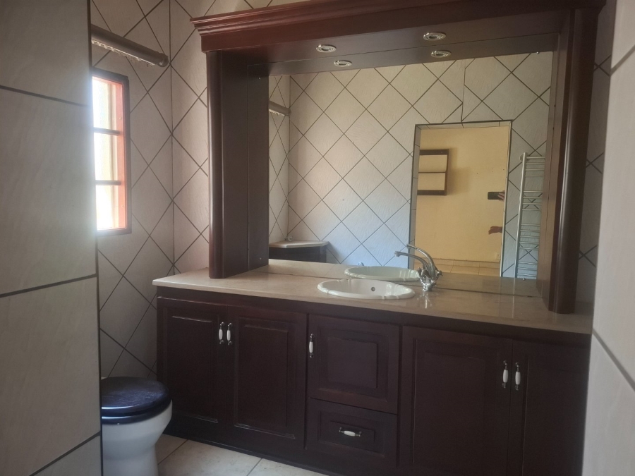 To Let 4 Bedroom Property for Rent in Suidrand Free State